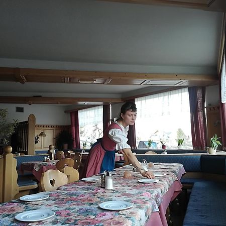 Hotel Pension Sonnenuhr เทาพลิทซ์ ภายนอก รูปภาพ
