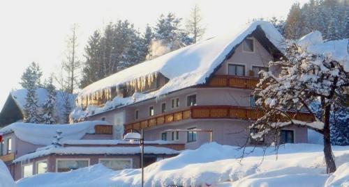 Hotel Pension Sonnenuhr เทาพลิทซ์ ภายนอก รูปภาพ