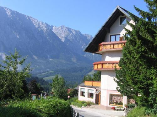 Hotel Pension Sonnenuhr เทาพลิทซ์ ภายนอก รูปภาพ