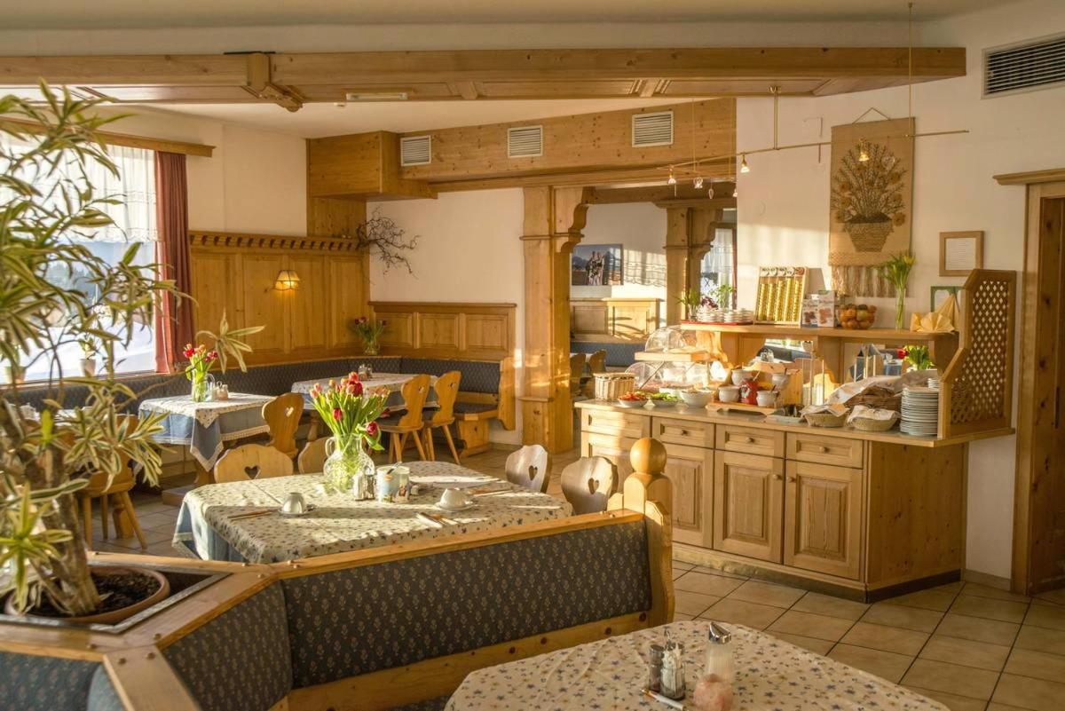 Hotel Pension Sonnenuhr เทาพลิทซ์ ภายนอก รูปภาพ