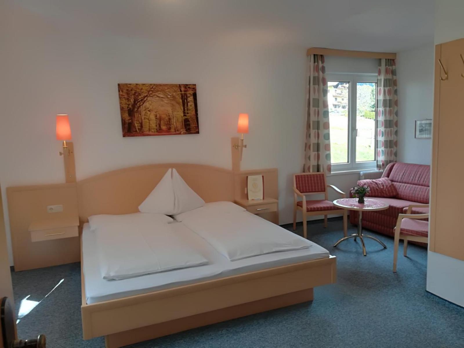 Hotel Pension Sonnenuhr เทาพลิทซ์ ภายนอก รูปภาพ