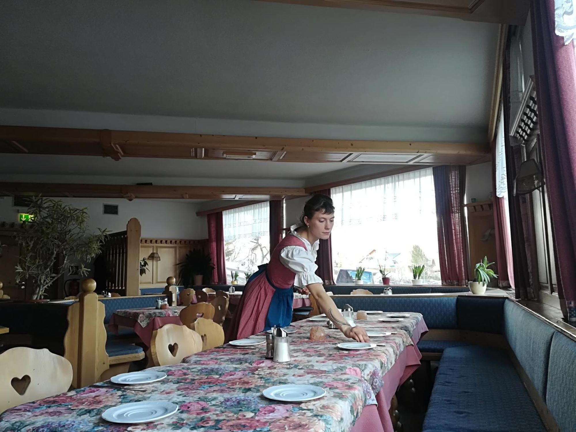 Hotel Pension Sonnenuhr เทาพลิทซ์ ภายนอก รูปภาพ